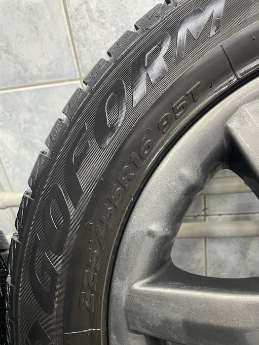 Продам диски с Шинами 225/55/16