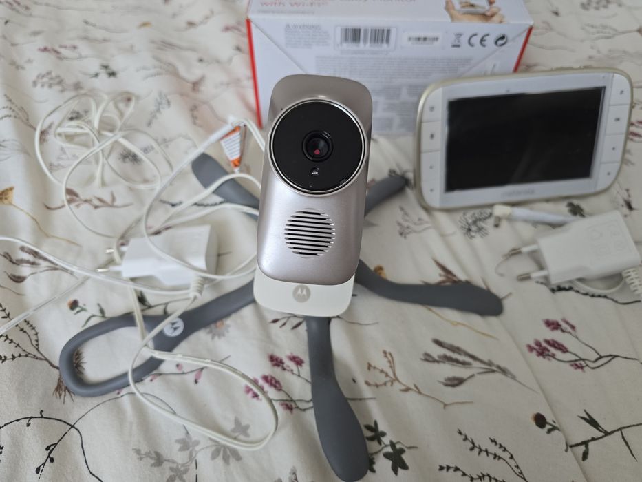 Monitor bebelus Motorola cu aplicație pe telefon