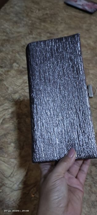 Клатч серебристого цвета