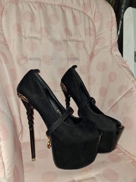 Туфли на шпильке