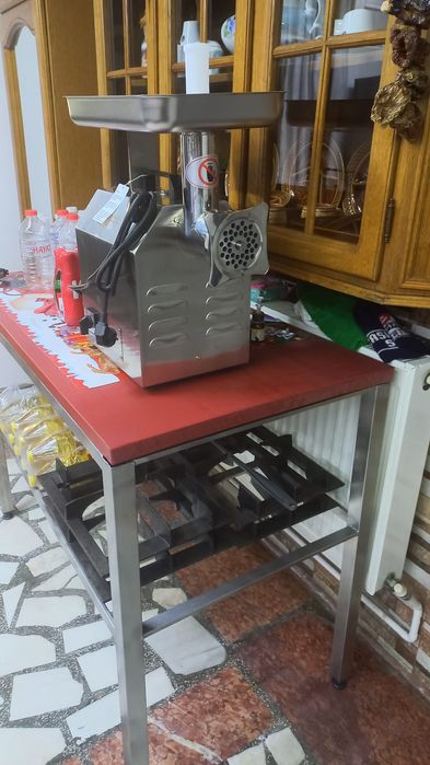 Vand masini de tocat carne