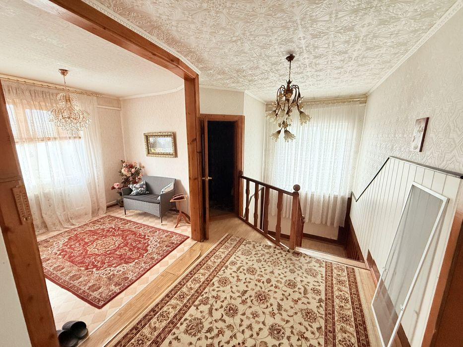 Дом 296 м², 6,7 соток с гаражом