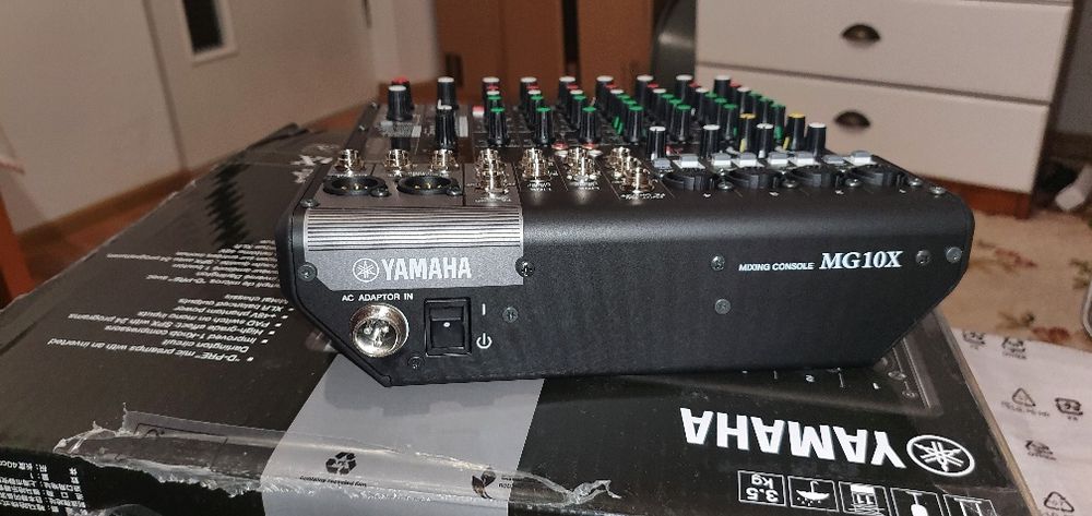 VÂND MIXER AUDIO – NOU
Mixer Yamaha MG10X – NOU, nefolosit
Mixer pr