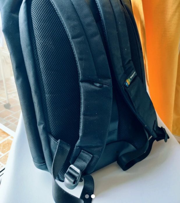 Geantă spațioasa pentru laptop