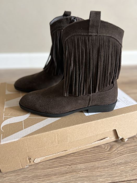 Срочно Продам ботинку в ковбойском стиле