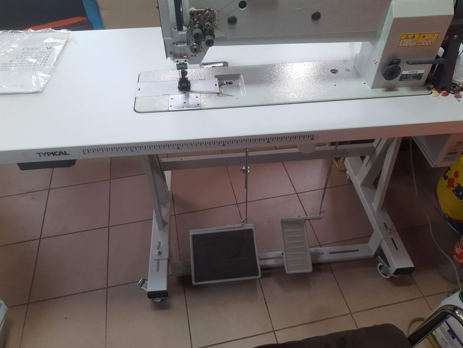 Продавам провесионална шевна машина двуигловка шевна машина
