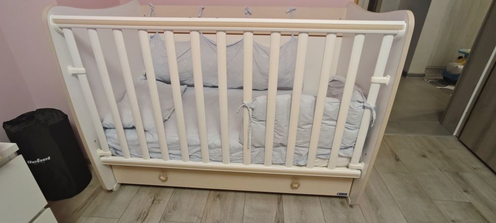 Детско легло/кошара с подарък обиколници, одеало и чаршафчета