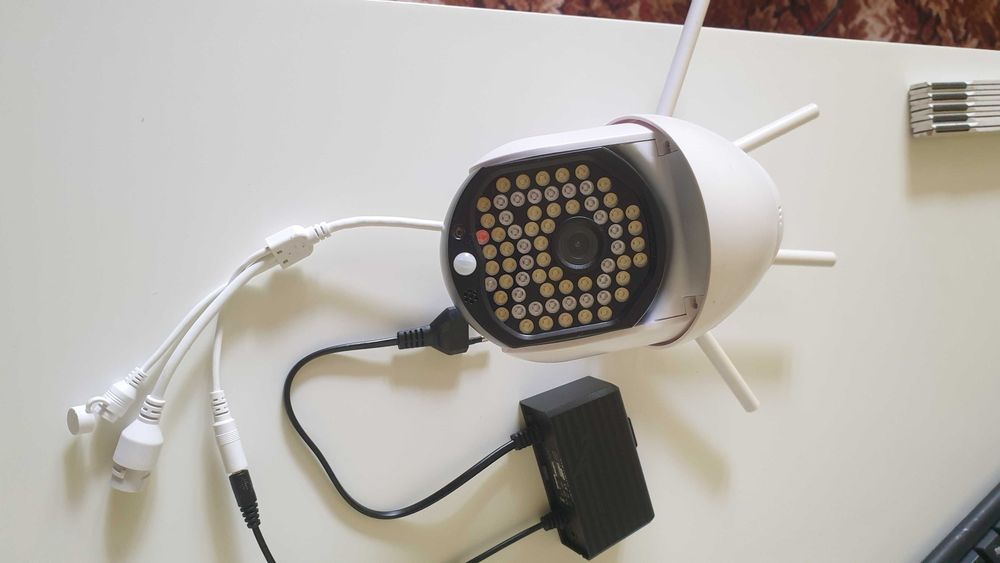 WiFi охранителна камера CloudCam с нощно виждане и 4 антени