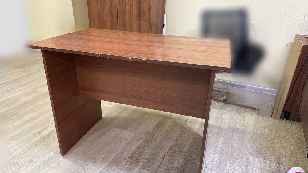 Офисный стол б/у 100×60×75 см