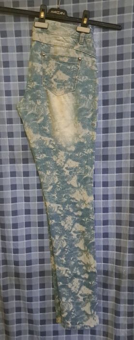 Blugi moderni marimea M