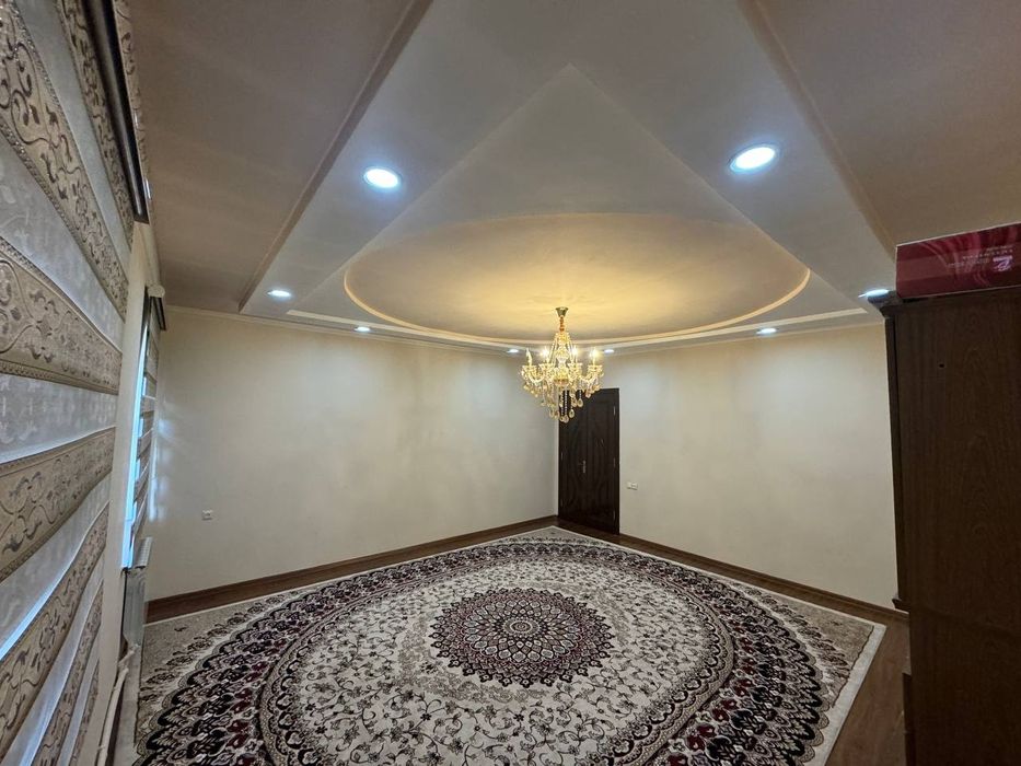 Кази махаллада 3.2сотокли 2этажли уй сотилади 8та хонали бассейн бор