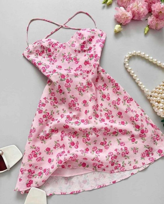 Продавам тази рокля на ZARA от лен в размер С