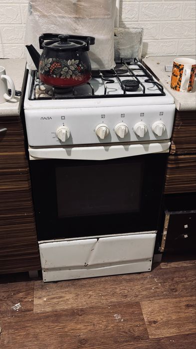 Продам газовую плиту