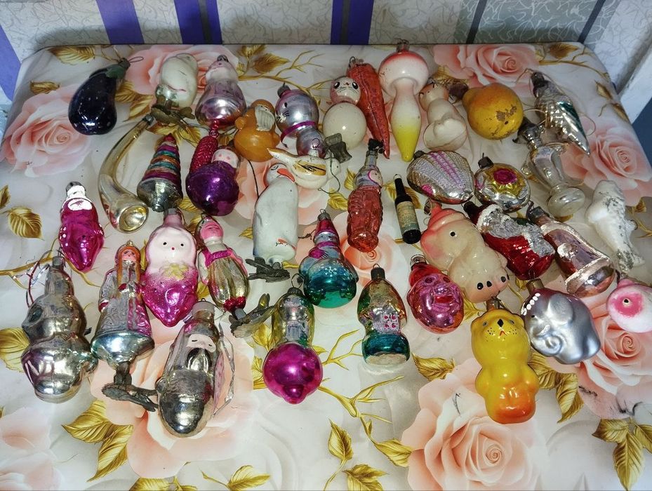 Продам игрушки, гирлянды и елку СССР