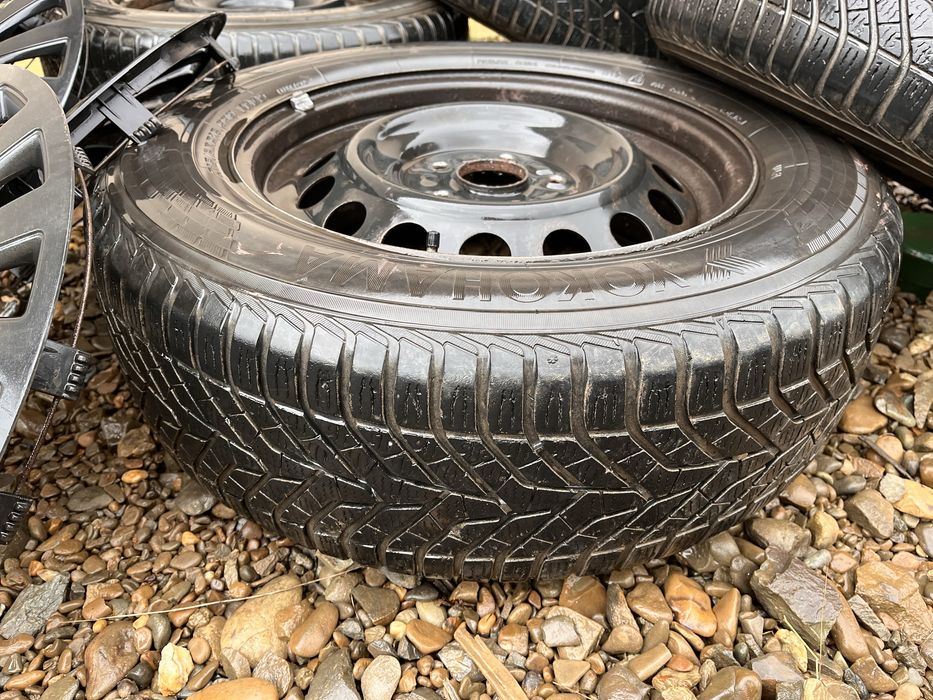 Roti complete R16 cu anvelope de iarna Yokohama