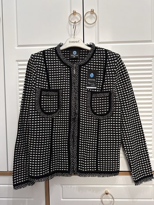 Костюм с юбкой, вязанный