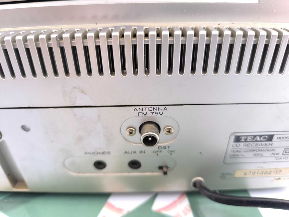 CD Receiver TEAC SX, cu radio FM, intrare AUX si iesire casti