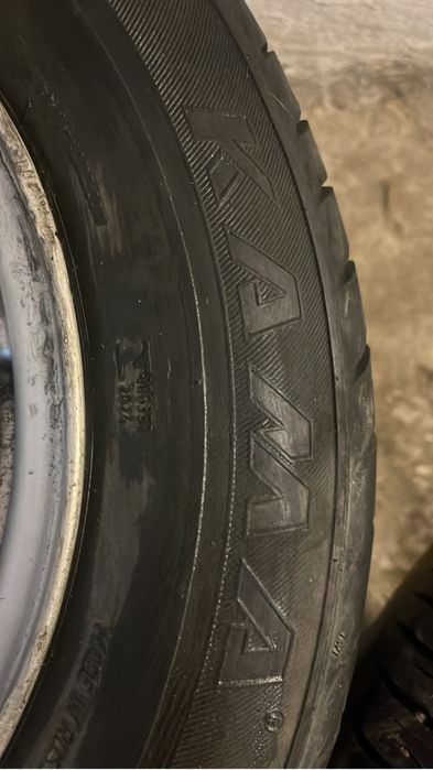 Продам летние шины с дисками