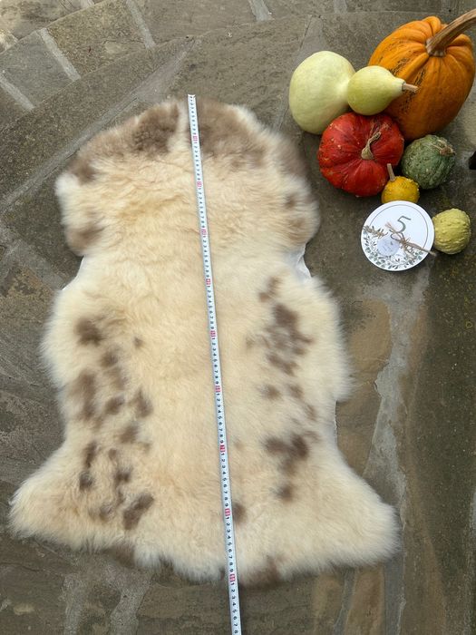 Агнешки кожи в различни разцветки