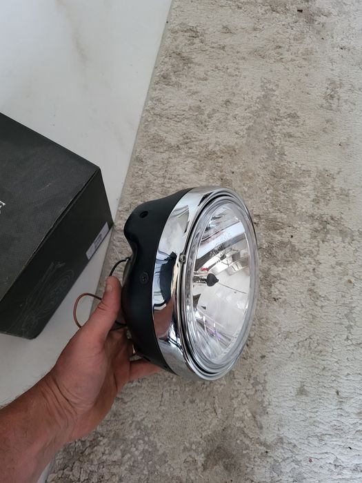 Far moto H4 cu bec pozitie nou