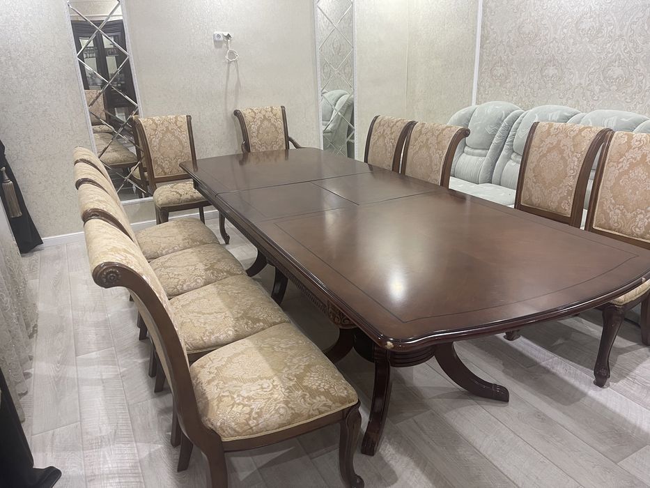 Продам гостиный стол со стульями