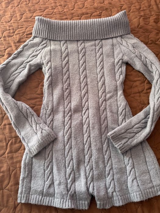 Дрехи размер М ( бели къси панталонки, гащеризони, комплекти)