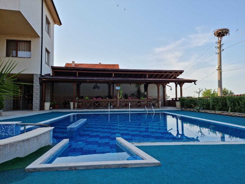 Продава се Хотел в Асеновград - 750 кв.м за 1020 €/кв.м - Снимка #1