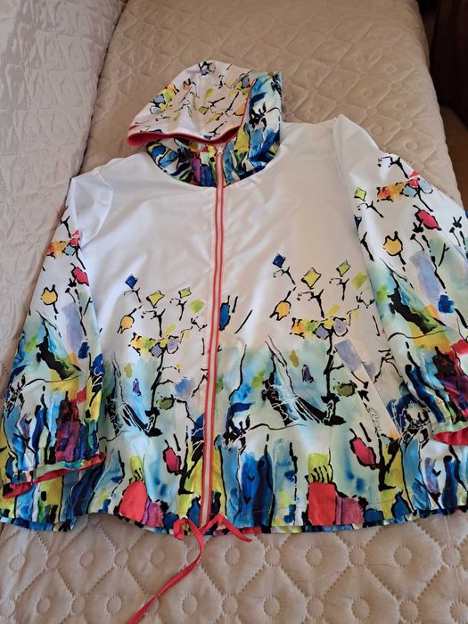 Дамско ЯКЕ – ветровка, размер 3XL, в свежи, слънчеви цветове.