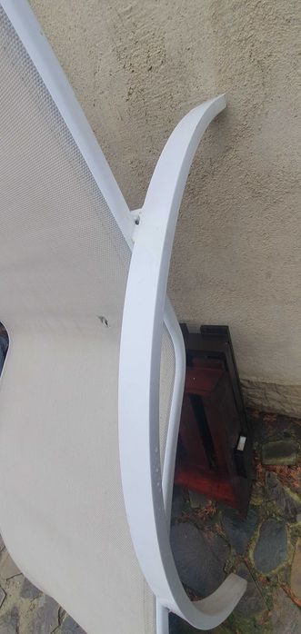 Sezlong fix foarte comod alb,stare bună!