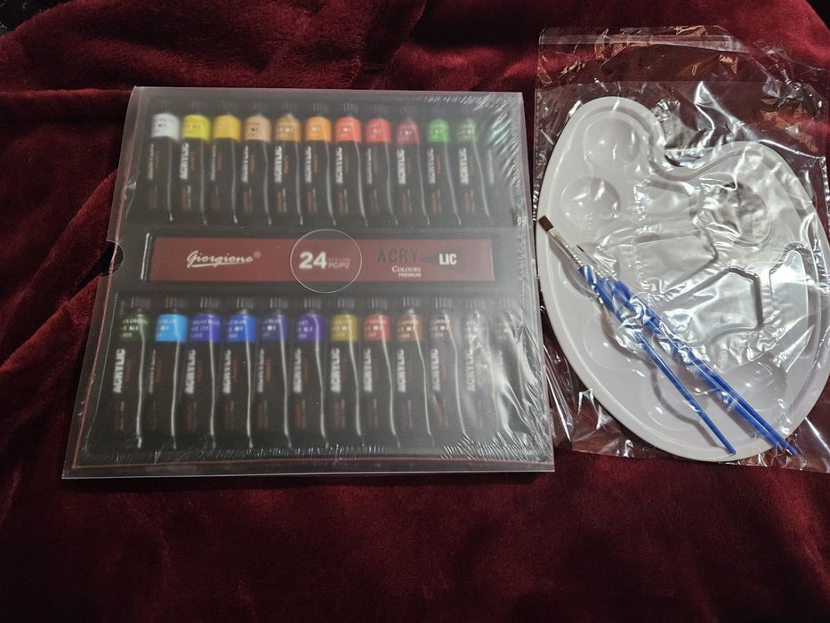Комплект акрилни бои.