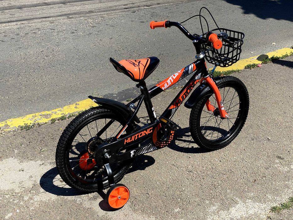 Bicicletă băieți 4-7 ani, 16” cu roți ajutătoare și frâne, coș plastic