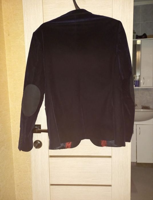 Продам костюм 3ка 52размер, туфли 41 размер