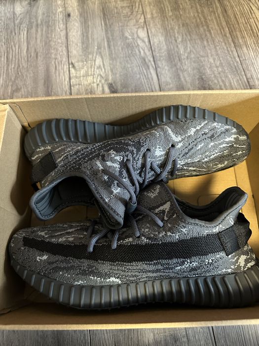Yeezy boost 350v2 Dark Salt