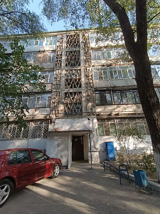 4комн кв, 4 эт , 7мкр,51 д, молоч кух