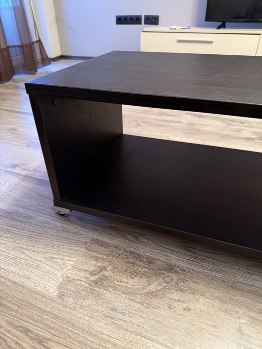 Холна маса с колела