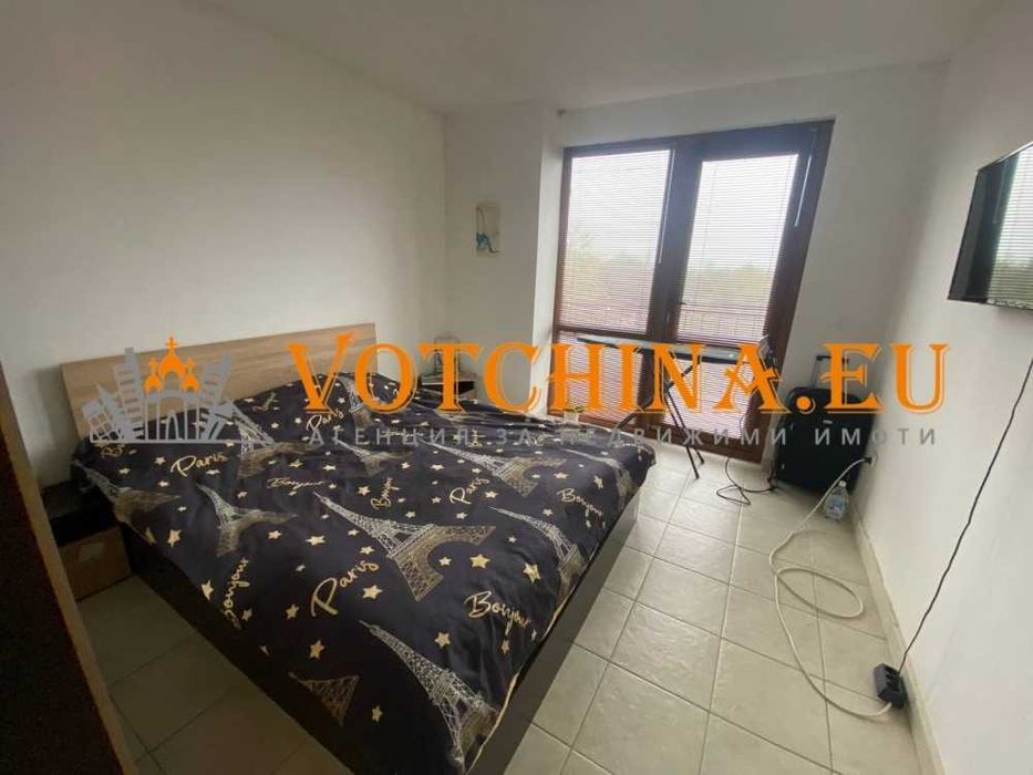 Двуетажна къща с двор в село Безводица