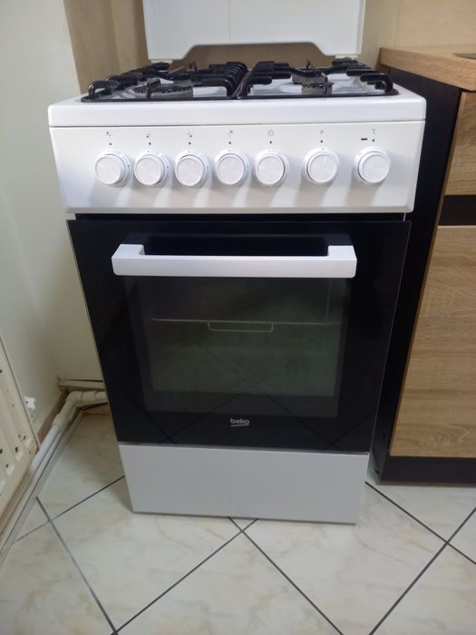Închiriez apartament  2 camere.