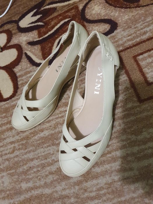 Светло Бежови обувки с ток