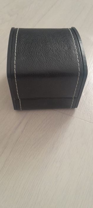 Часы  женские.