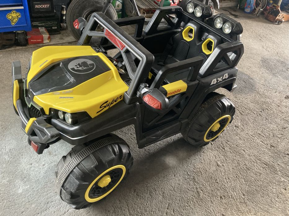 Джип за деца със акомолатори