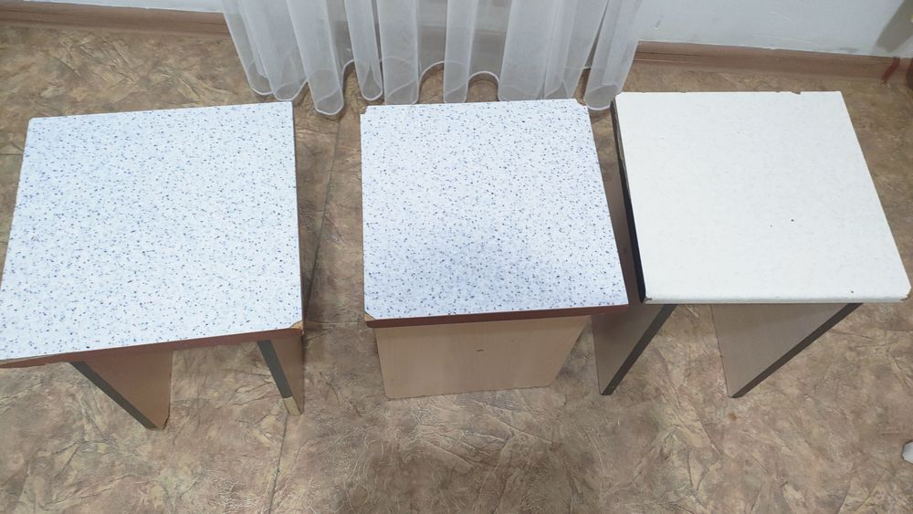 Стол круглый и стулья