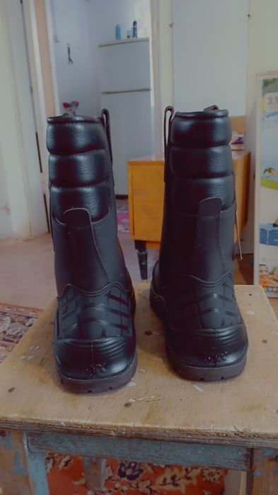 Новые спец.сапоги для работы.