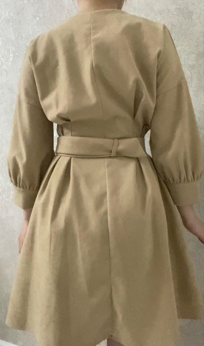 Бежевое платье, коктейль