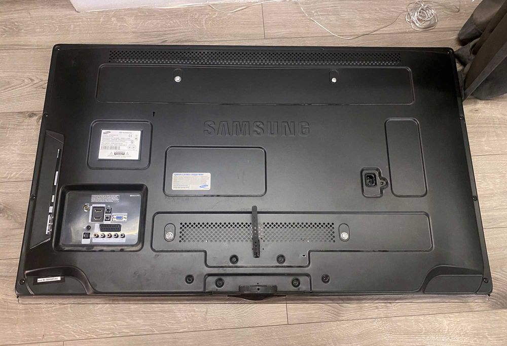 Телевизор Samsung. Диагональ 116 см.