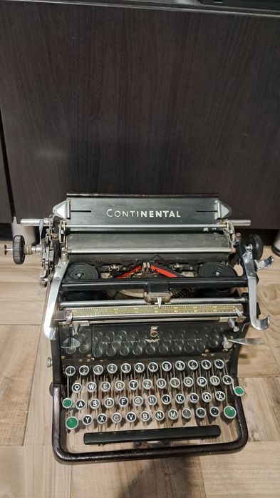 Mașină de scris CONTINENTAL