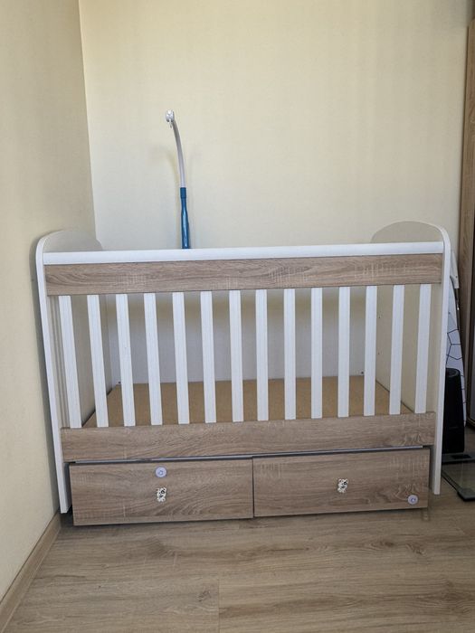 Креватче с люлеещ механизъм