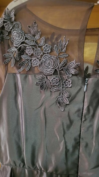 Vând rochie de gală xl masura 44.Rochia este noua.nepurtată,fara eticheta.Pret 275 lei0