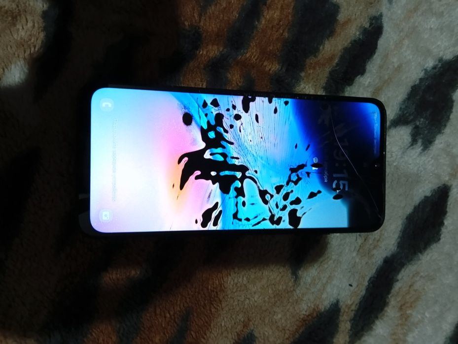 Samsung A05s сломаный