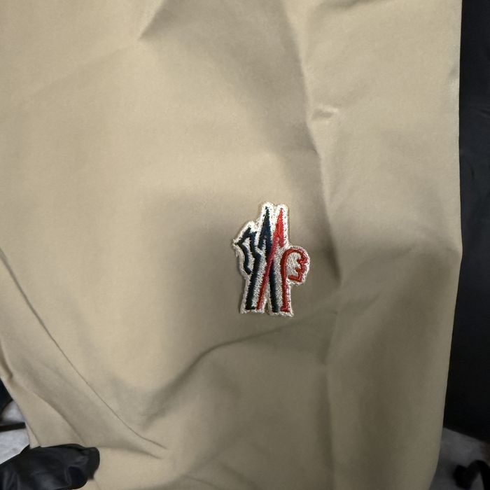 Vând geacă Moncler Grenoble