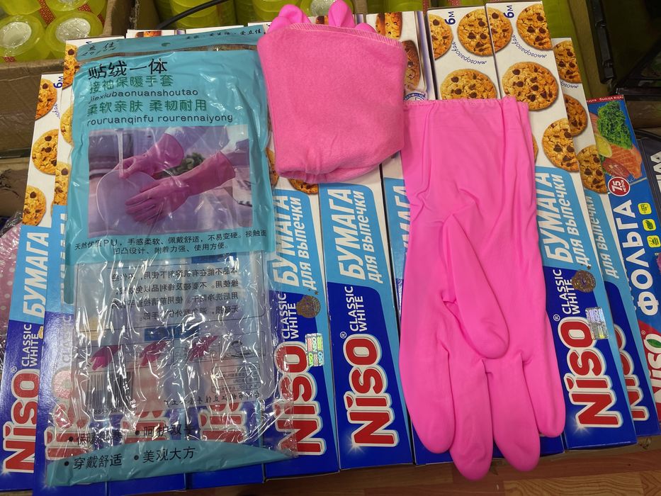 Перчаток малина и перчатки с мехом